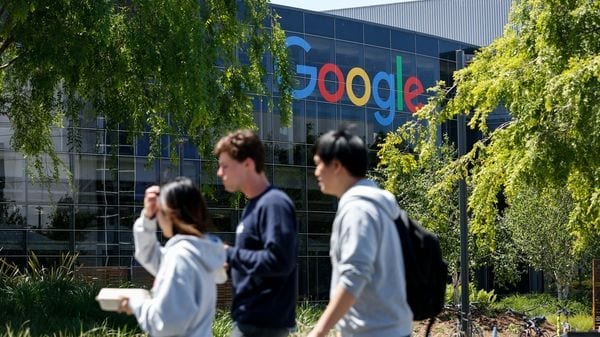 Google se encuentra entre un número creciente de compañías estadounidenses que restringen los viajes de los empleados a medida que se propaga el brote de coronavirus.