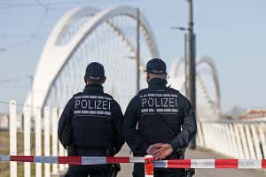 Policía alemana en la frontera francesa