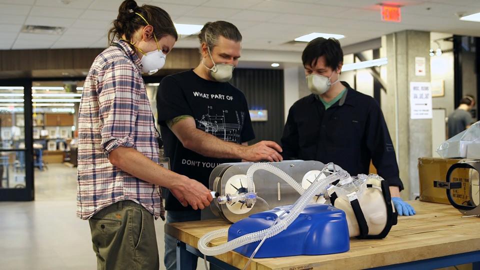 Los investigadores de Georgia Tech evalúan la operación de un ventilador simple y de bajo costo basado en las bolsas de reanimación transportadas en ambulancias.